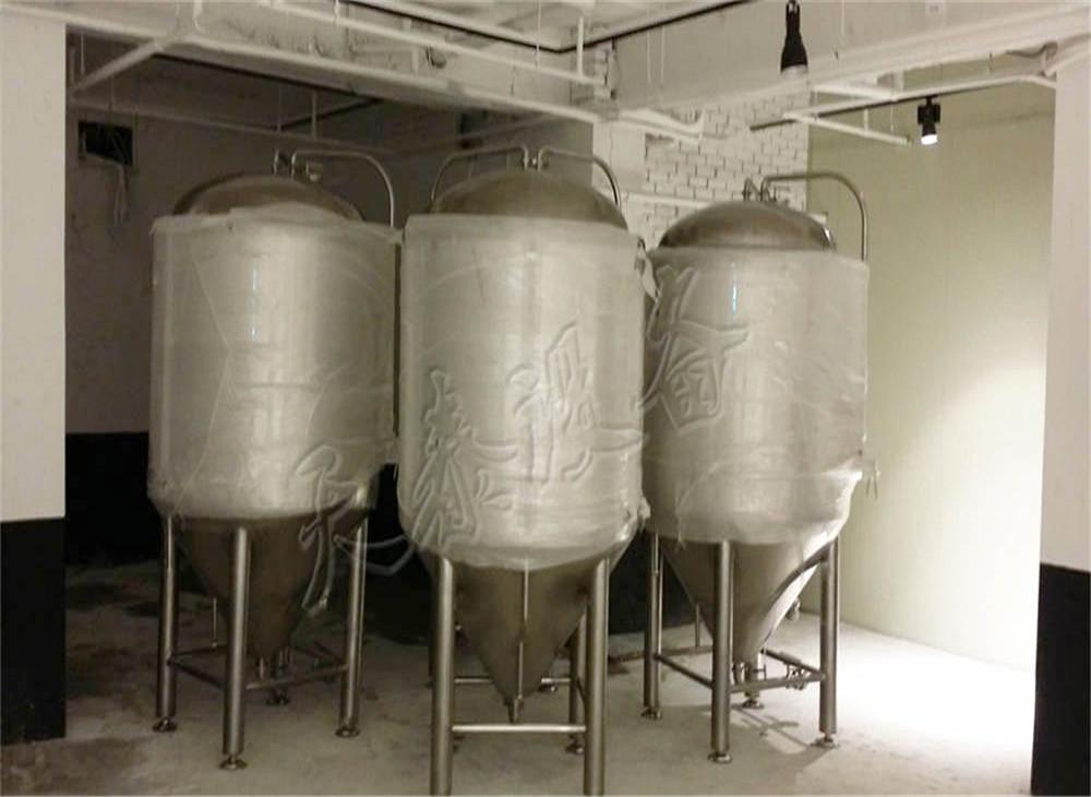 啤酒設(shè)備廠分享精釀啤酒洗瓶機的種類