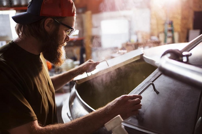 啤酒廠自動(dòng)化的時(shí)代背景下，釀造工人該何去何從？