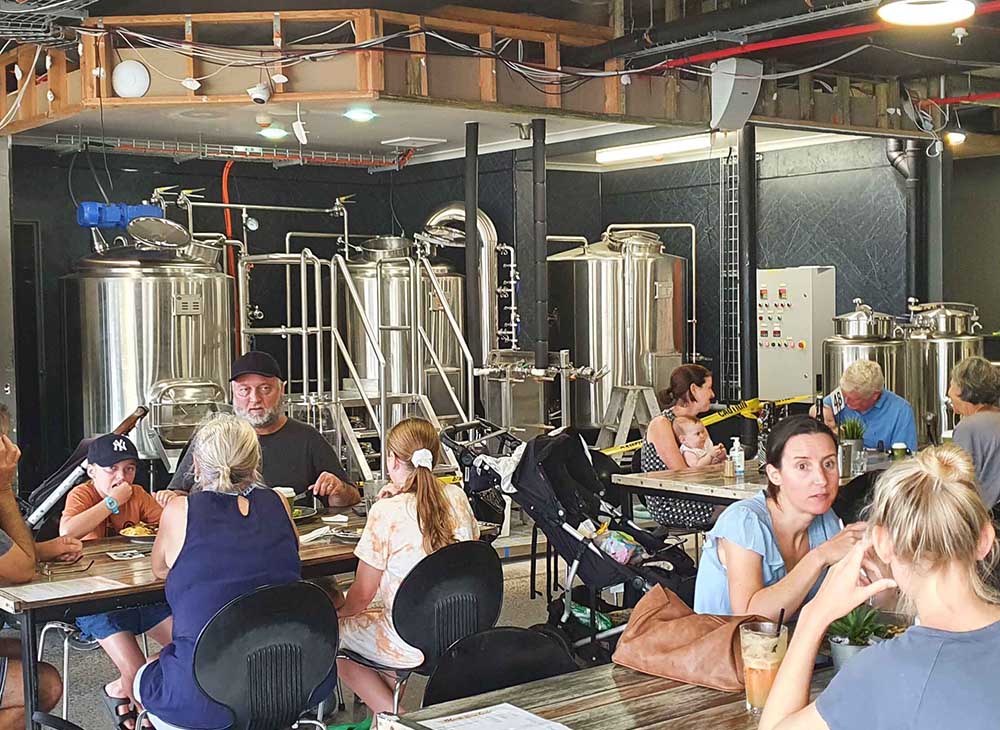 天泰500升精釀啤酒設(shè)備美國(guó)酒吧案例