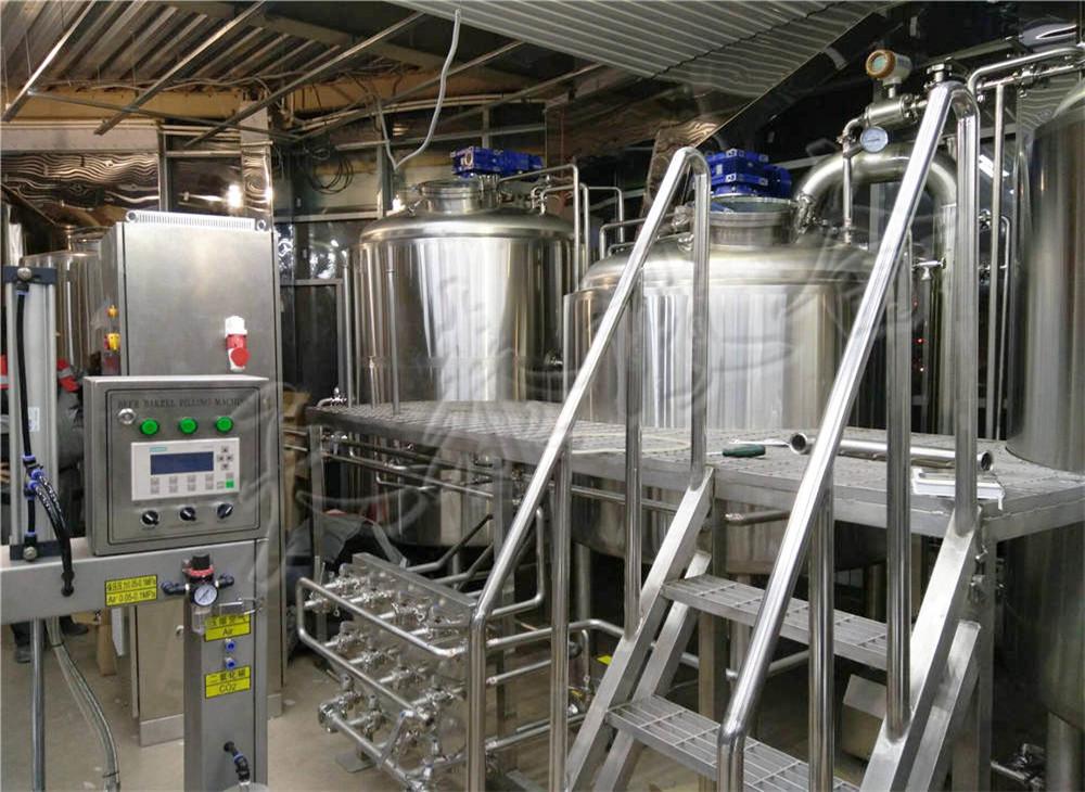 精釀啤酒設(shè)備廠分享回轉(zhuǎn)式貼標(biāo)機的基本結(jié)構(gòu)