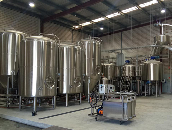 啤酒廠(chǎng)全套釀造系統(tǒng) 啤酒廠(chǎng)全套釀造系統(tǒng)